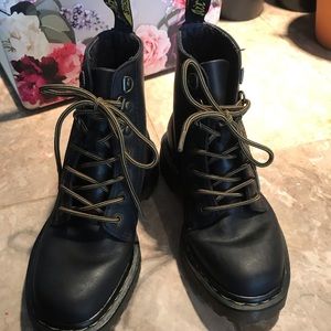 BLACK LUANA DR. MARTENS BOOTS